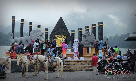 berkuda di telaga sarangan magetan
