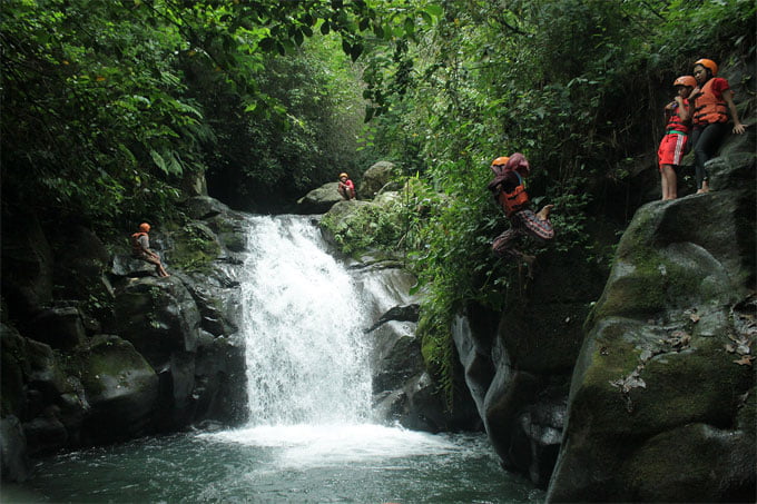 clif jumping wisata curug naga