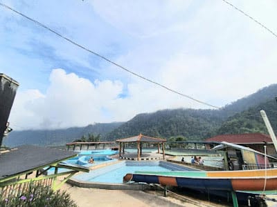 Pemandian air panas grand wisata