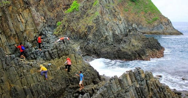 batu karang pantai semeti